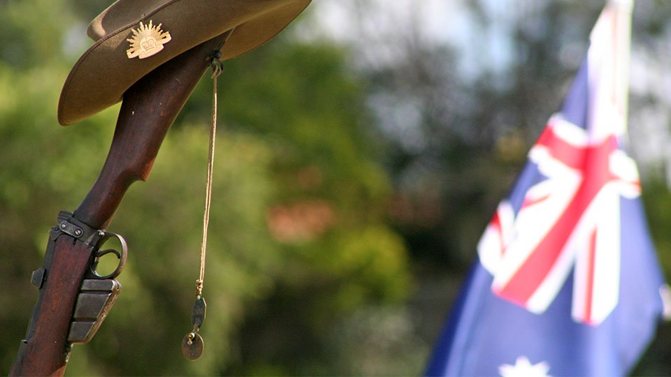 australian_army_gun_hat_flag